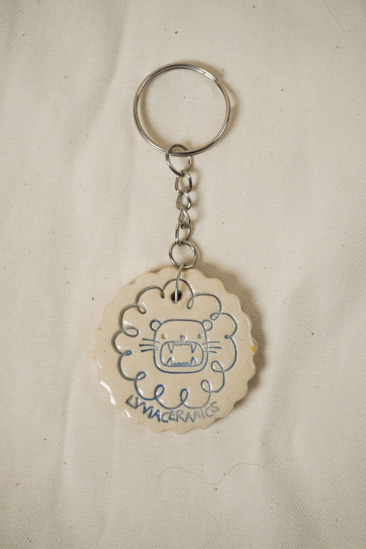 Ceramiczna zawieszka do kluczy niebieska z logo Lvvia Ceramics