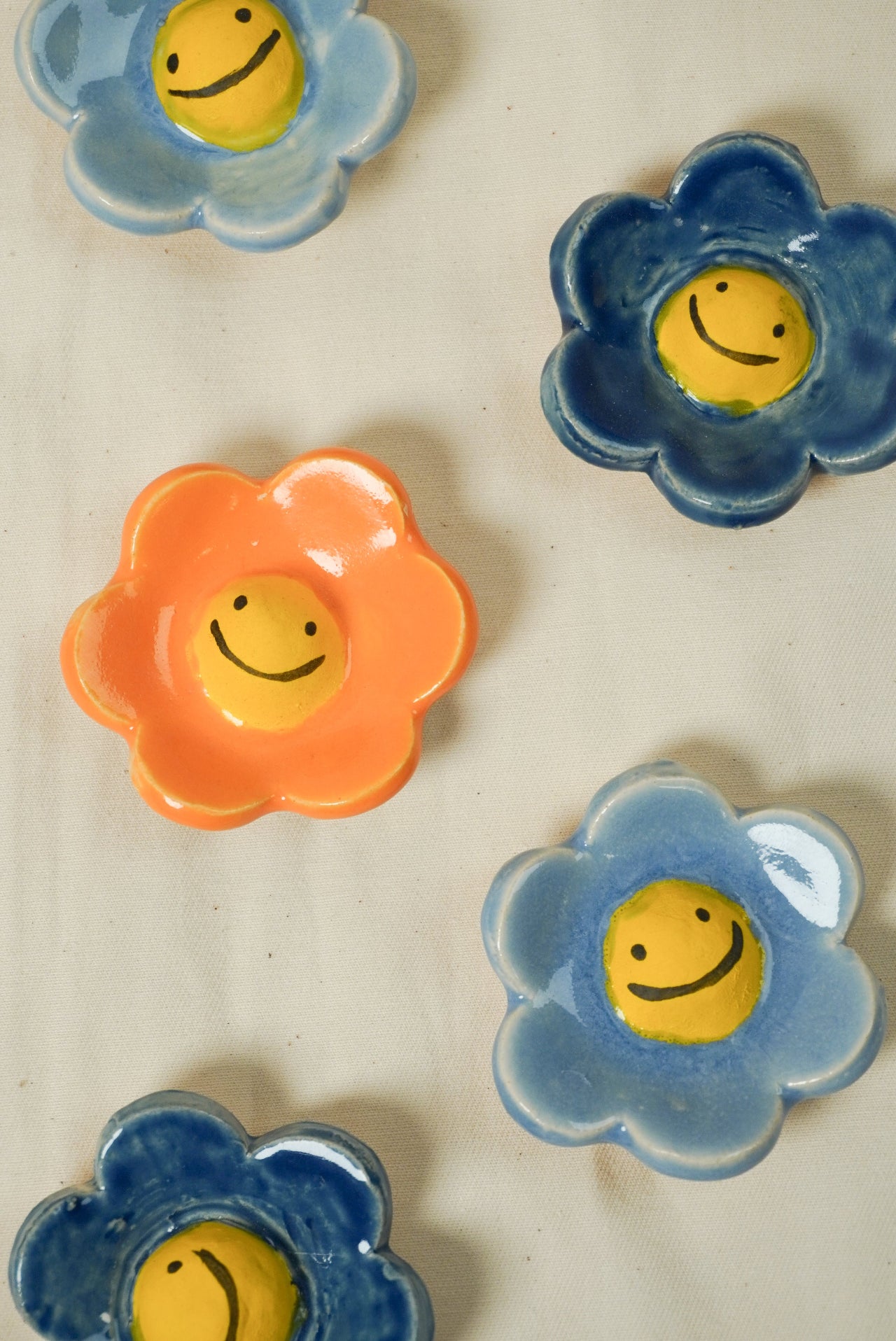 Ceramiczne magnesy kwiatki kolorowe