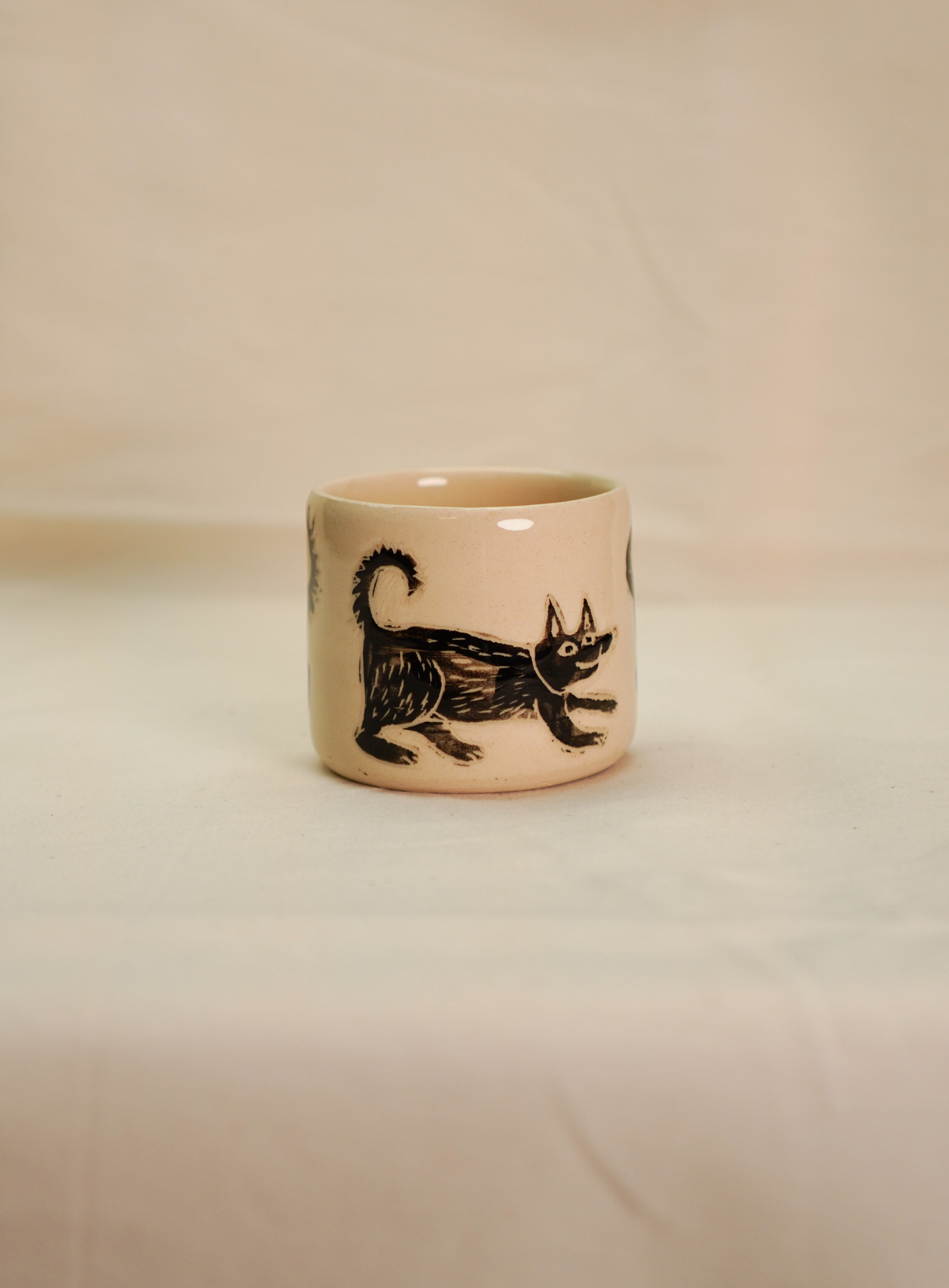 Czakra ceramiczna z czarnym psem