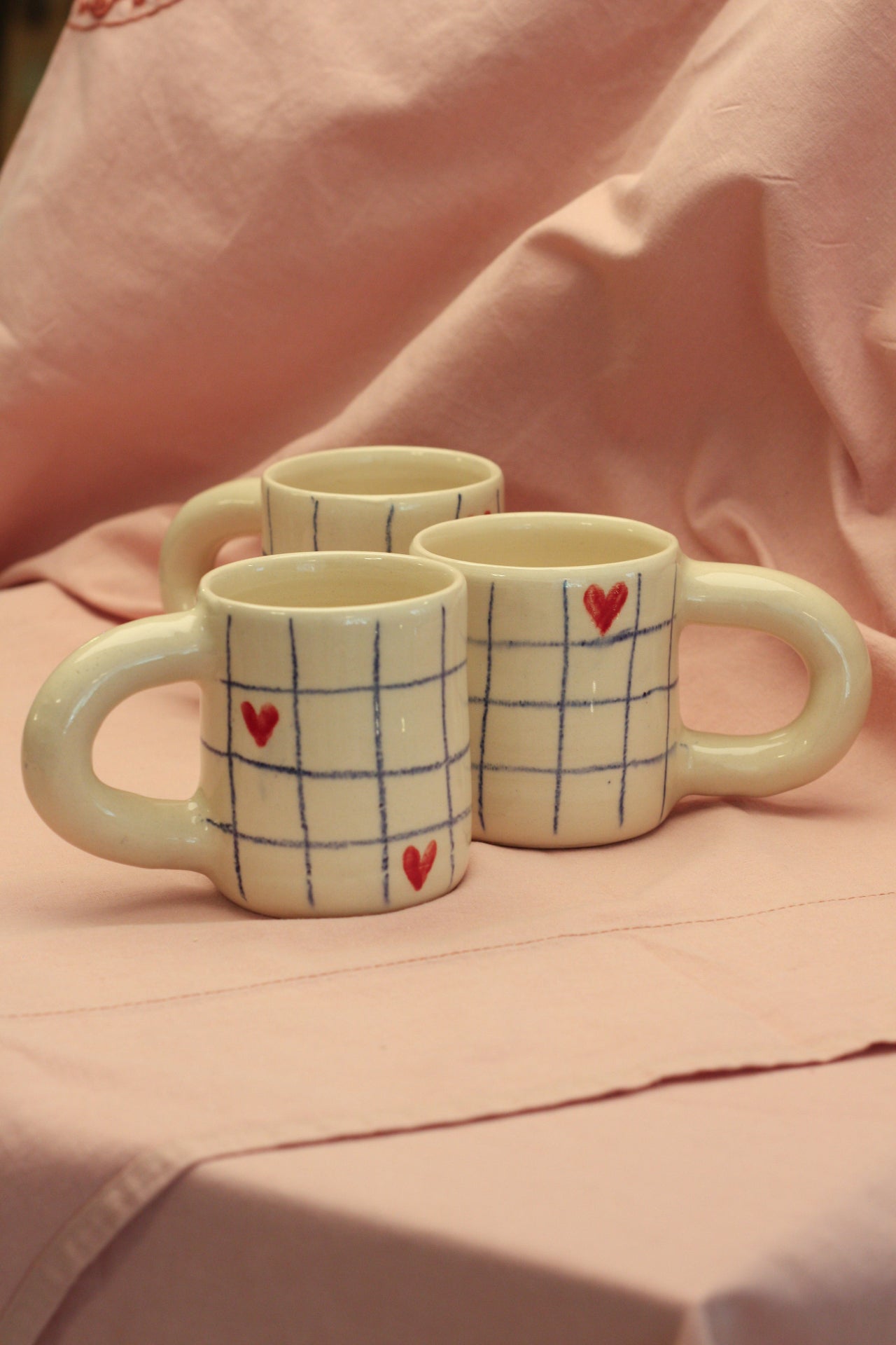 kubki z dużymi w kratkę 