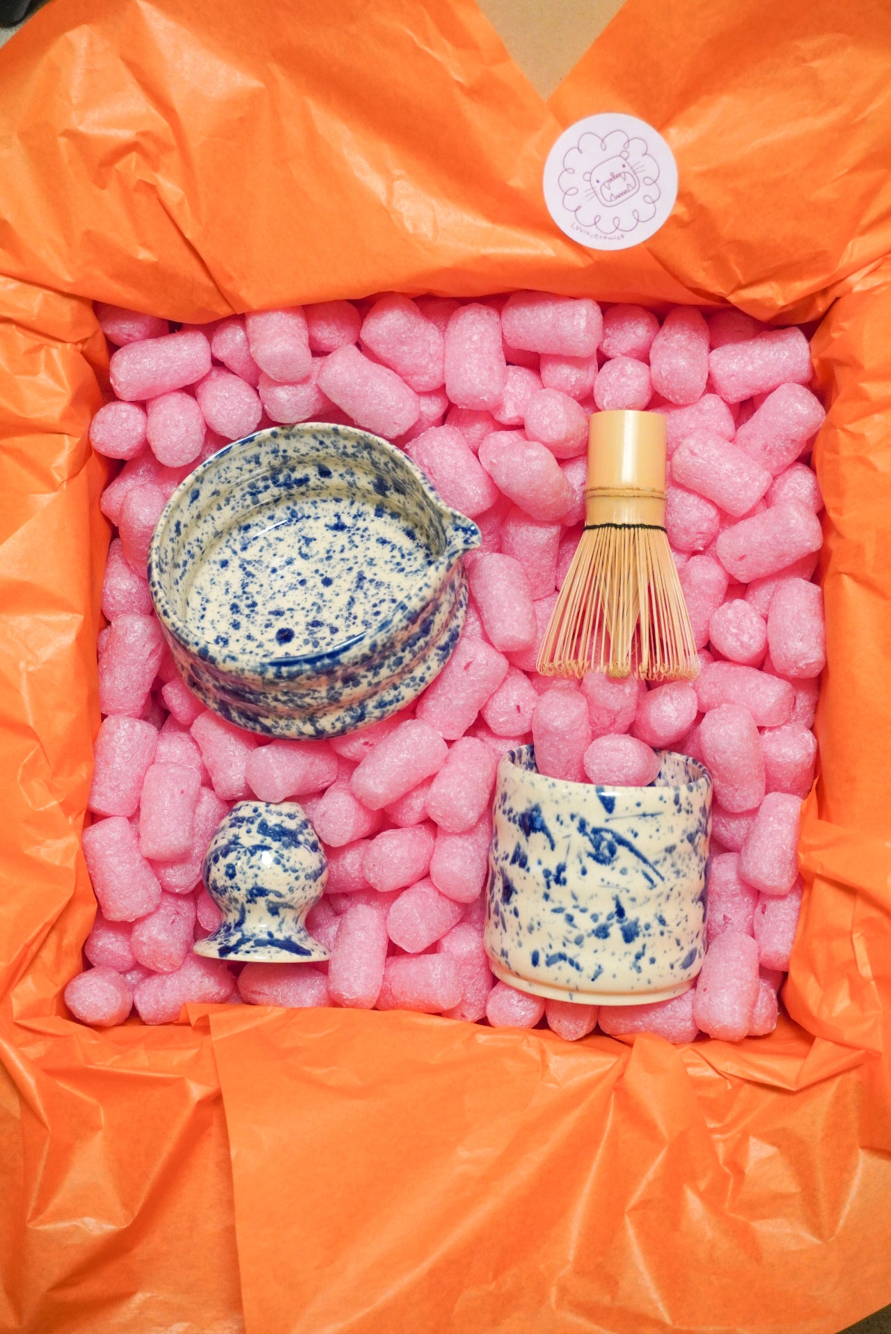 Duży, ceramiczny zestaw do robienia matchy w kobaltowe ciapki