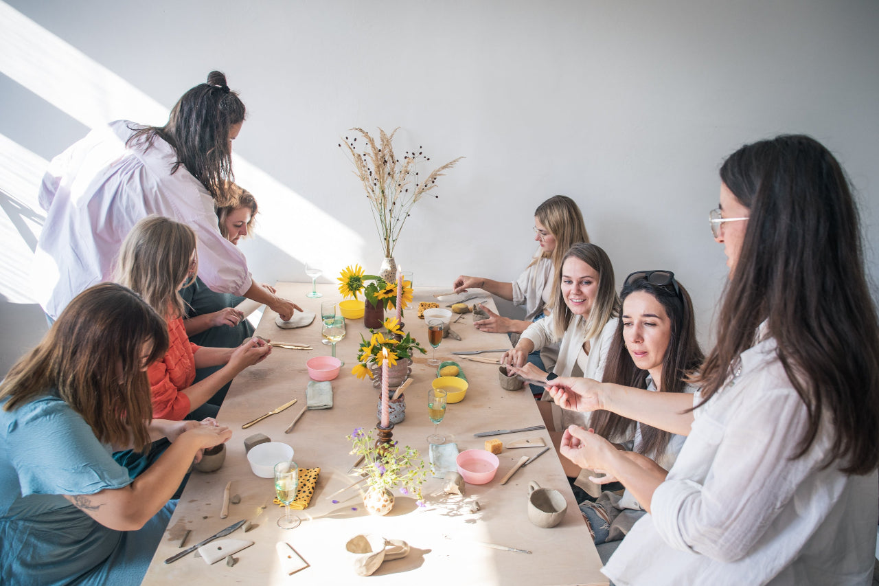 Grupa warsztaty z lepienia ręcznego