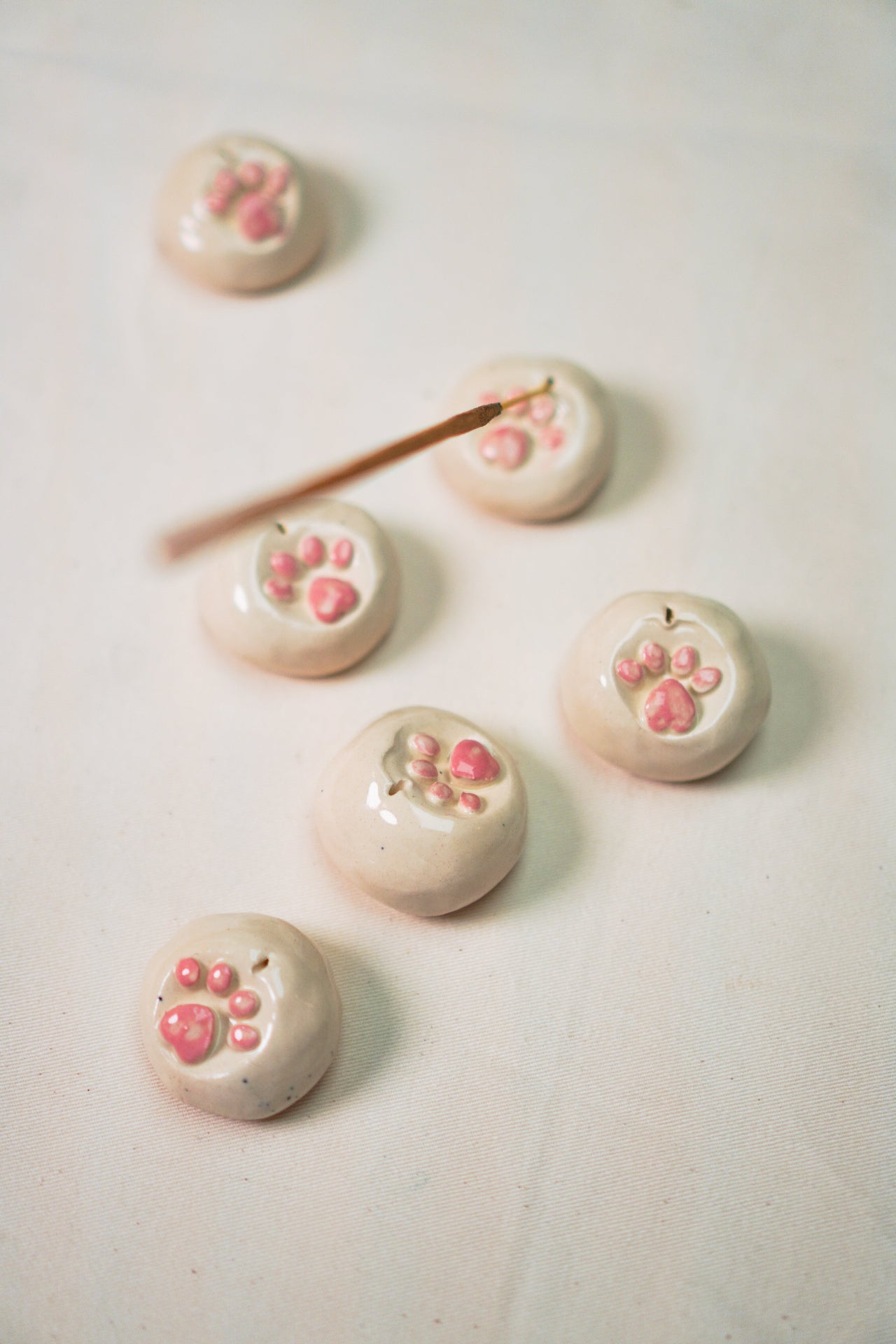 Ceramiczne łapki na kadzidło