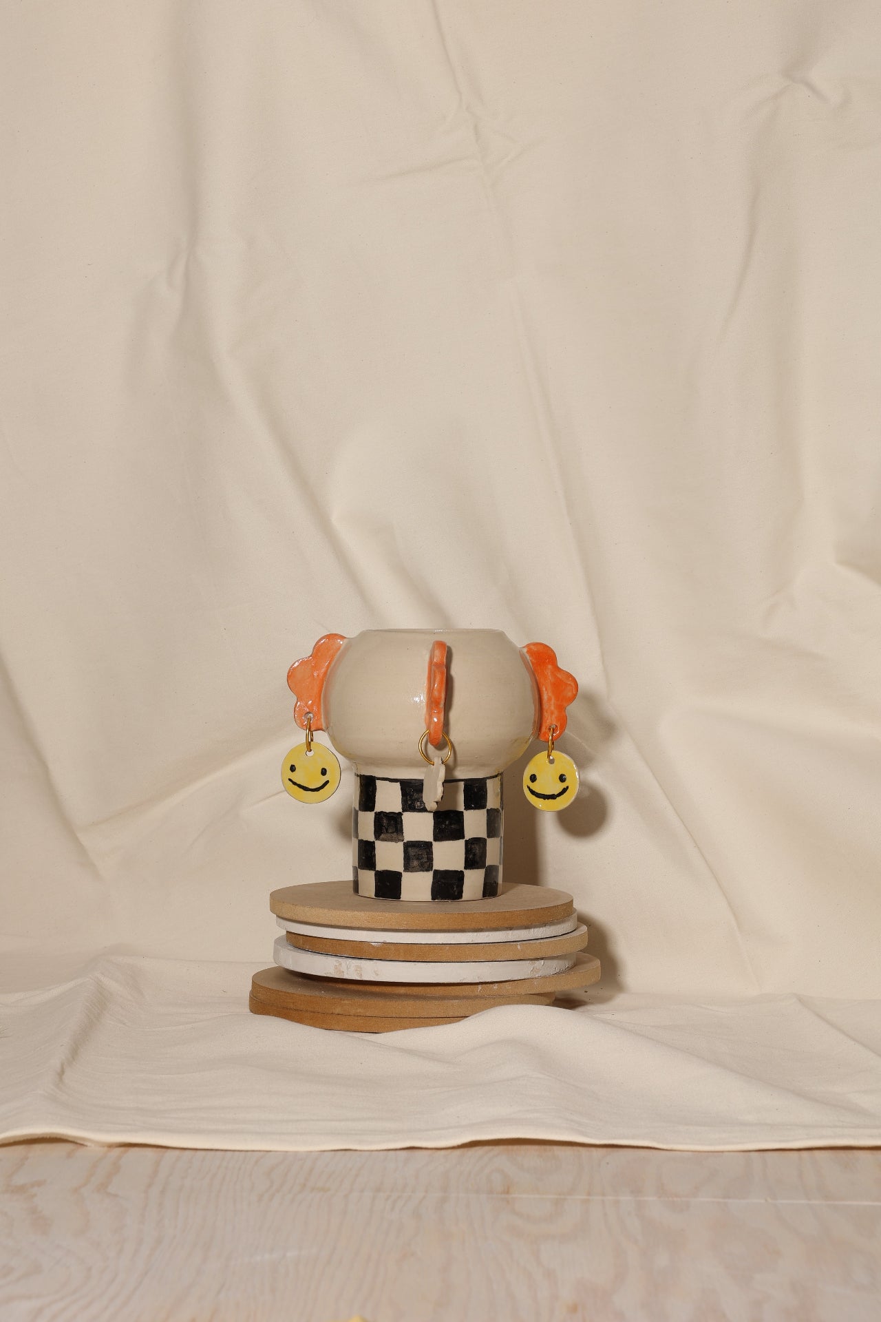 Patera SMILE z zawieszkami i w kratkę.