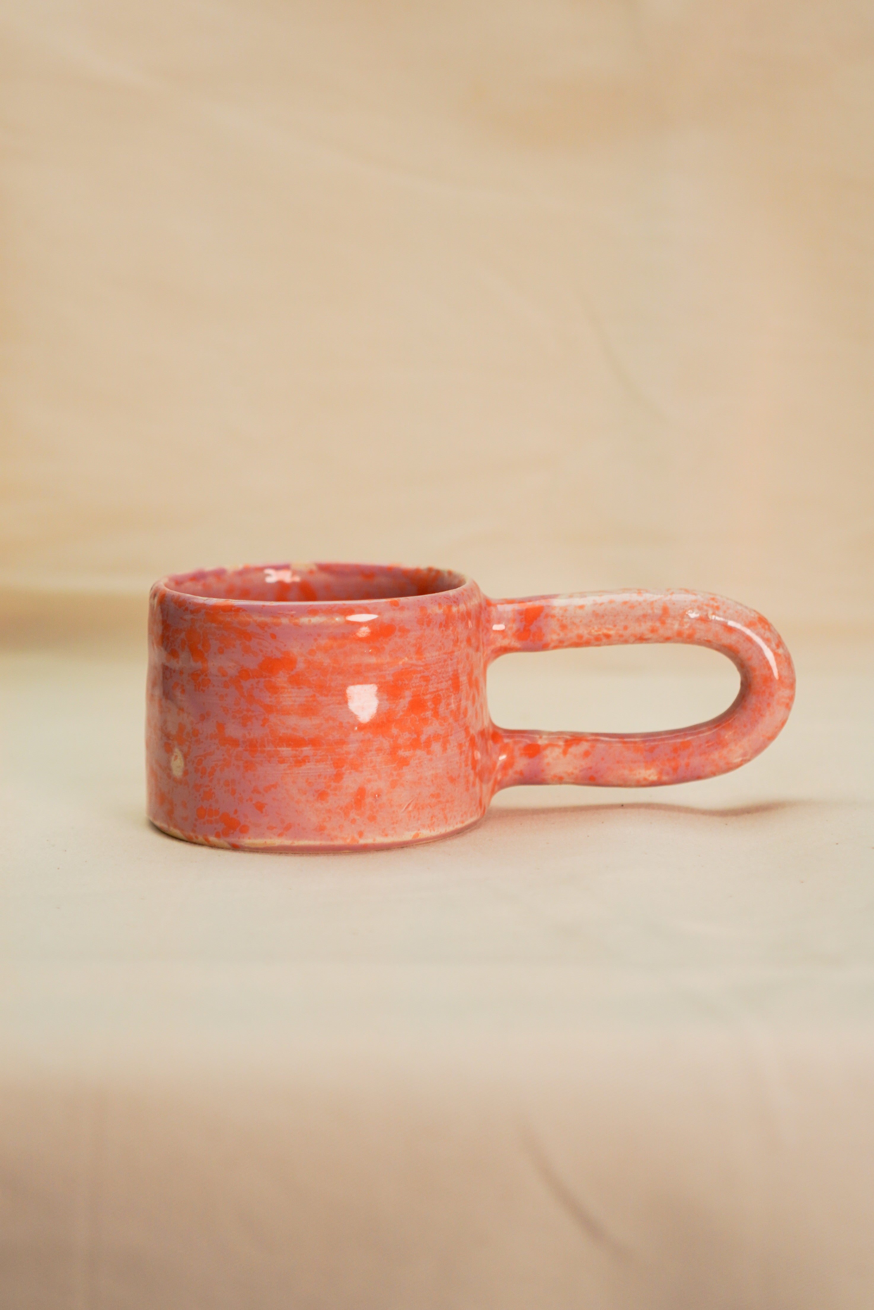 Różowa filiżanka SUNSET w kropki