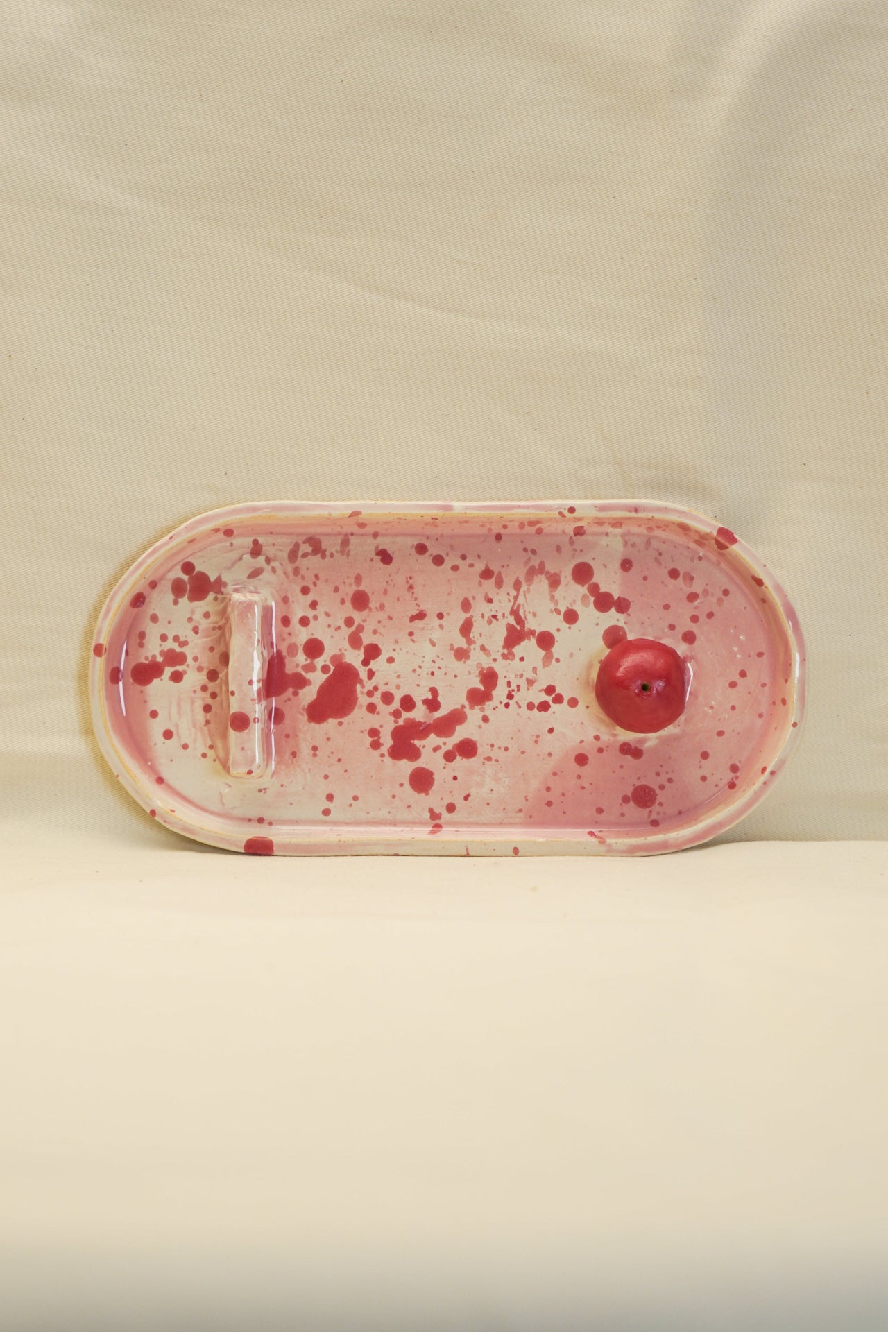 Różowa kadzielnica z kulka czerwona