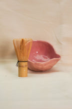 Różowy matchawan ręcznie lepiony