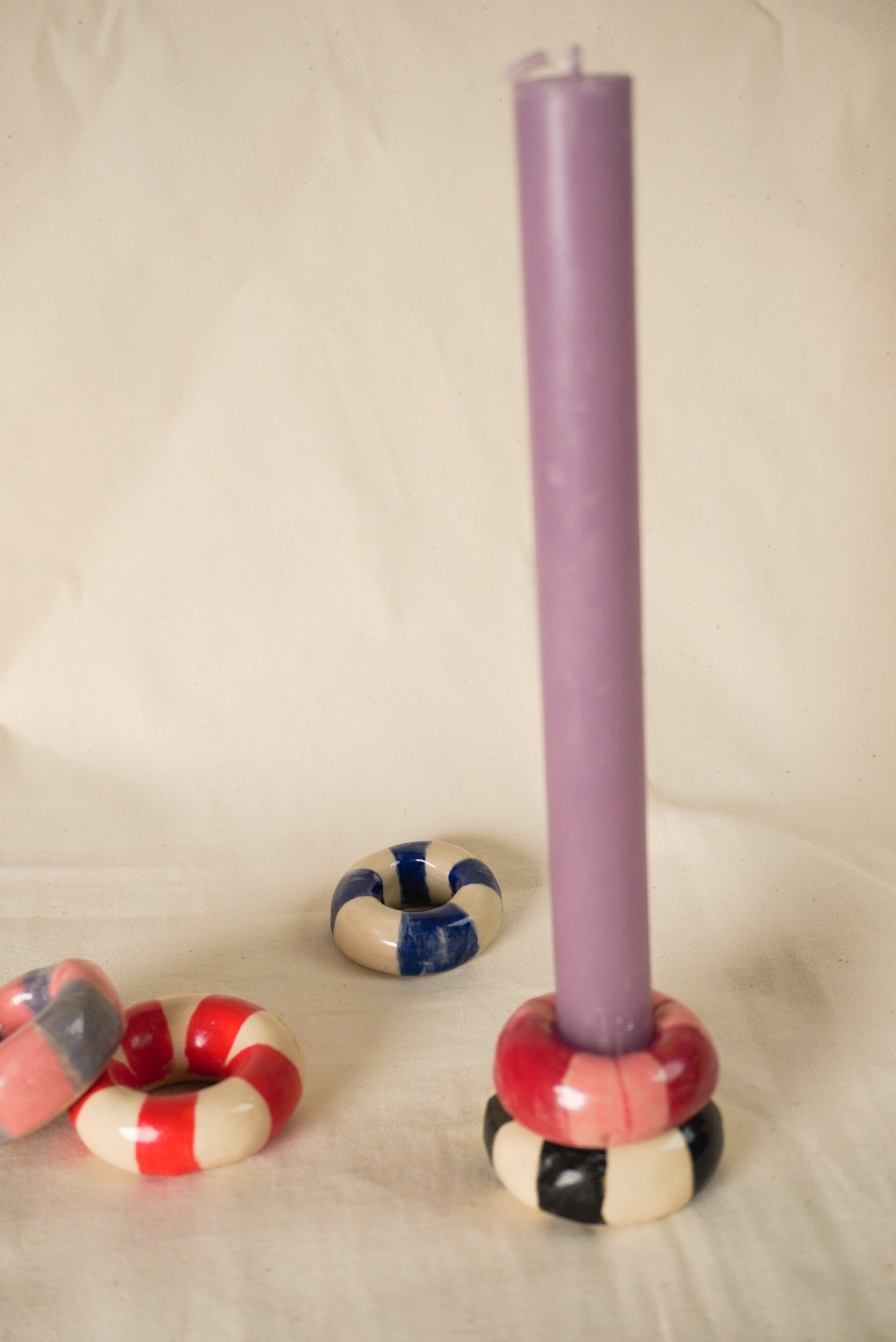 Kolorowe świeczniki oponki