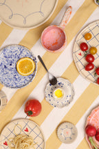 Widok stołu z talerzami Lvvia