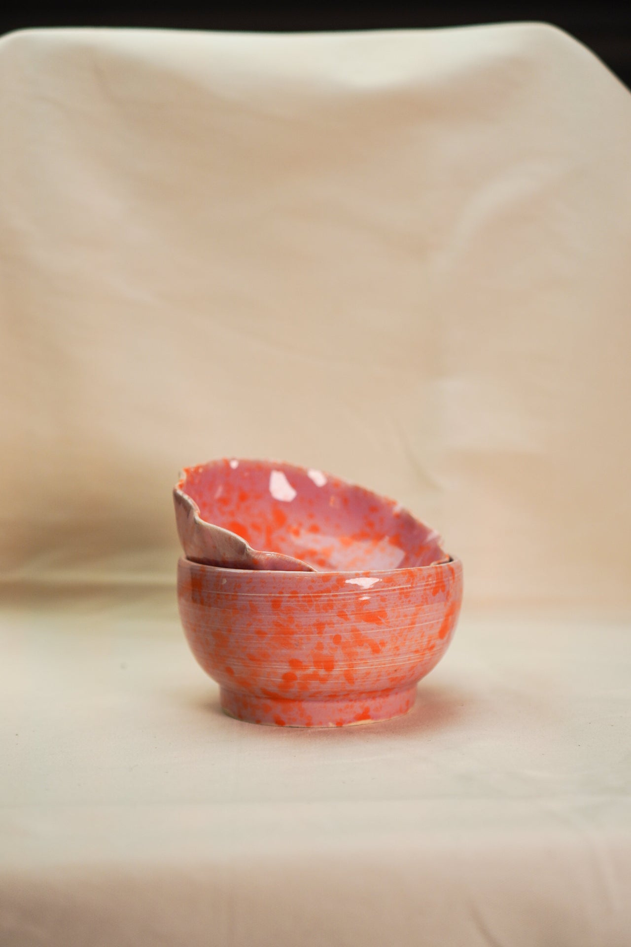 Zestaw różowych ceramicznych misek