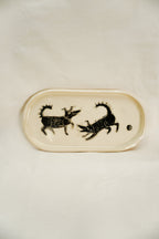 Dwa pieski na talerzu