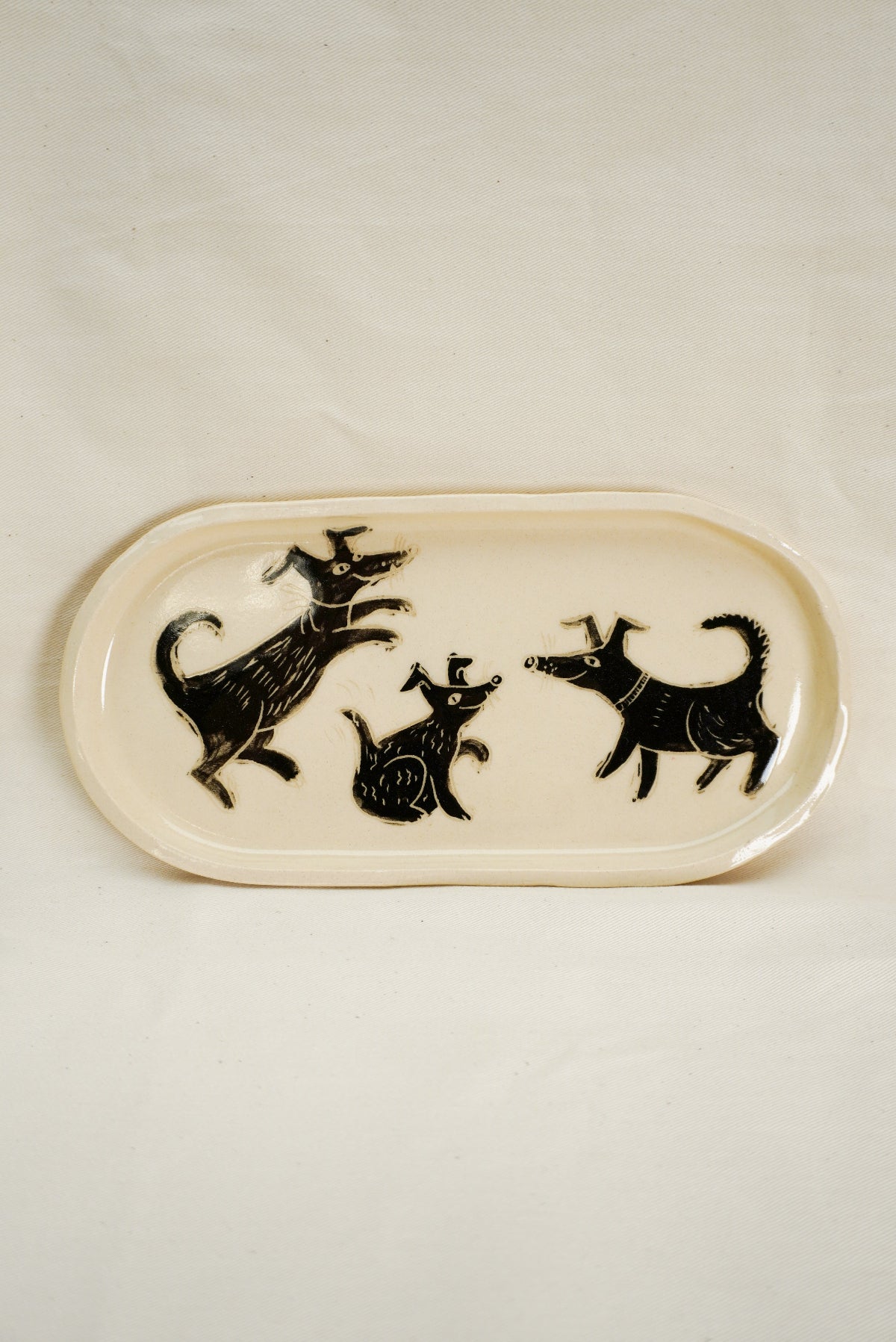 Trzy pieski na talerzu